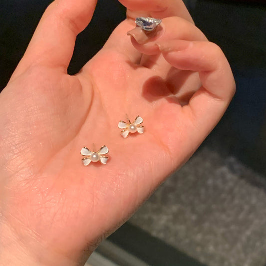 Tiny Bows Earring